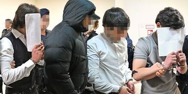 Jugendbande Lehrerin missbraucht