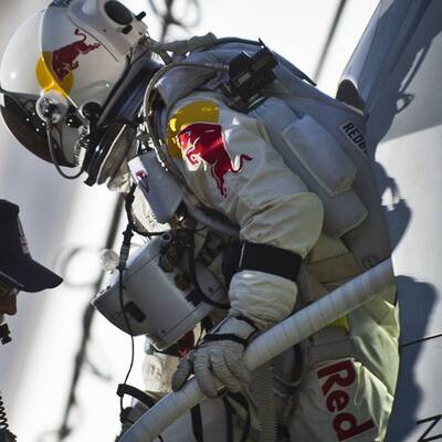 Die Bilder von Baumgartners 2. Sprung