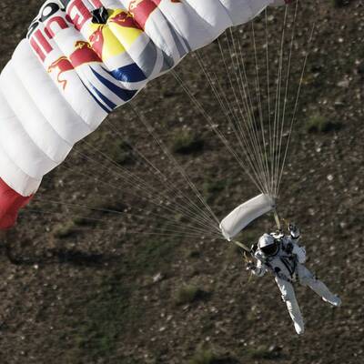 Die Bilder von Baumgartners 2. Sprung