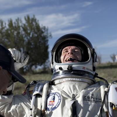 Die Bilder von Baumgartners 2. Sprung