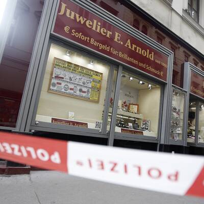 Räuber waren mit Pistole und Axt bewaffnet