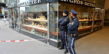 Juwelier überfallen: Räuber-Duo auf der Flucht