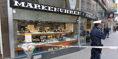 Juwelier überfallen: Räuber-Duo auf der Flucht