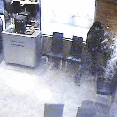 Räuber waren mit Pistole und Axt bewaffnet