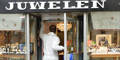 Juwelier überfallen: Räuber-Duo auf der Flucht