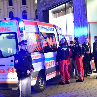 Die Täter waren bewaffnet – ein Security wurde niedergeschlagen.