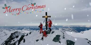 Weihnachtsm&auml;nner erobern den Gro&szlig;glockner