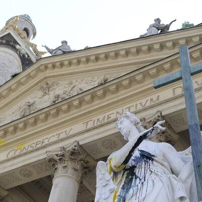 Wiener Karlskirche beschmiert 