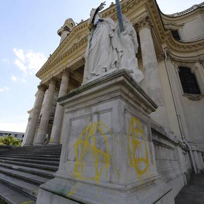 Wiener Karlskirche beschmiert 