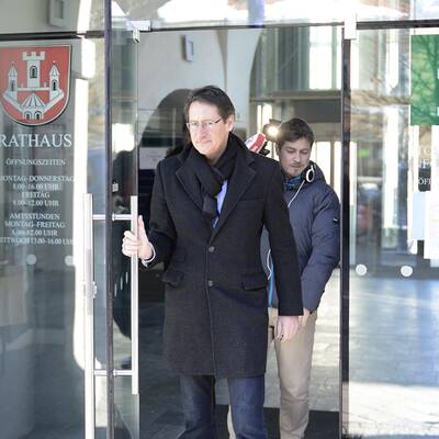 BZÖ-Obmann Josef Bucher bei der Stimmabgabe in Friesach