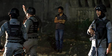 Bewaffnete st&uuml;rmen Hotel in Kabul