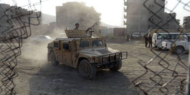 Kabul: Taliban greifen Flughafen an