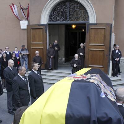 Der verstorbene Kaisersohn wird zwei Tage aufgebahrt