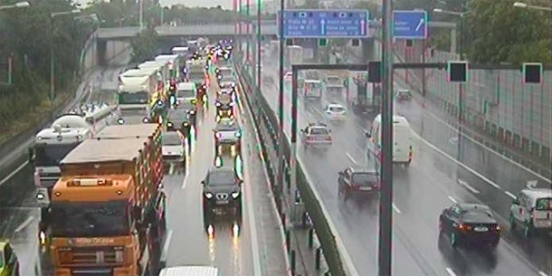 Regen ohne Ende: Stau-Hölle durch Lkw-Horror