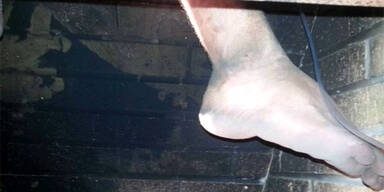 Doofer Einbrecher bleibt in Kamin stecken