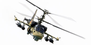 Kampfhubschrauber zerschellt in Moskau 
