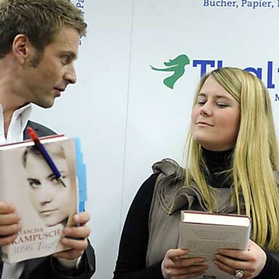 Natascha liest aus ihrere Biographie vor