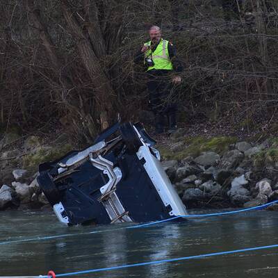 Auto stürzte nach Unfall in den Donaukanal 