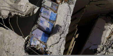 Hochhaus stand auf Speiseölkanistern 