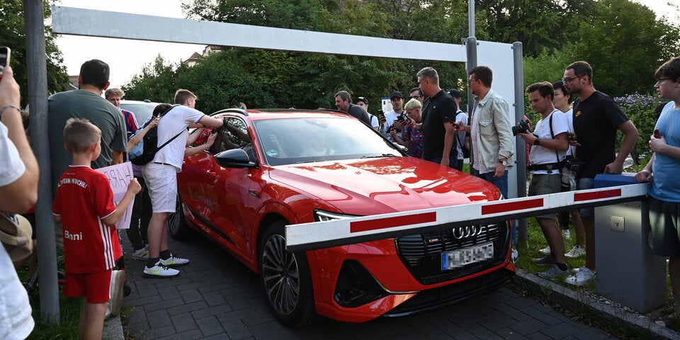 Top-Stürmer Harry Kane in München angekommen