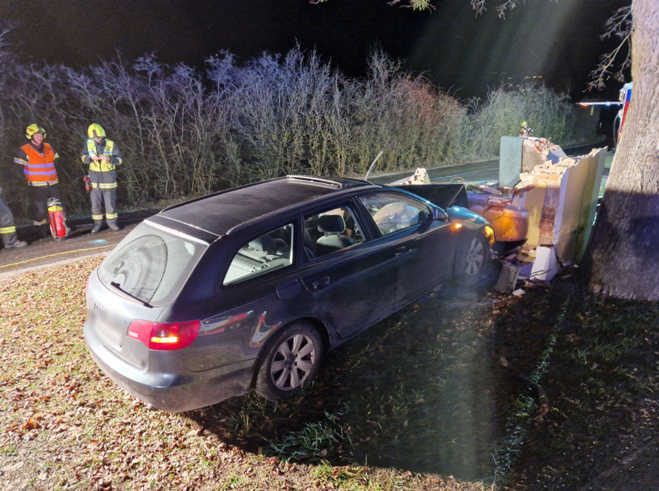Alko-Lenker reißt Kapelle nieder