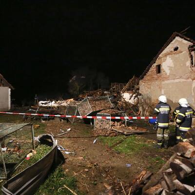 Vater und Sohn sprengen sich in die Luft