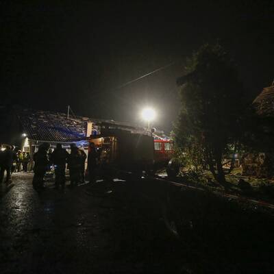 Vater und Sohn sprengen sich in die Luft