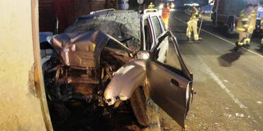 Mann tötet Ehefrau und rast in Tunnelwand