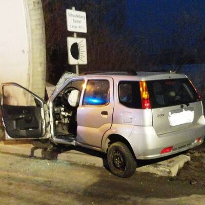 Mann tötet Ehefrau und rast in Tunnelwand