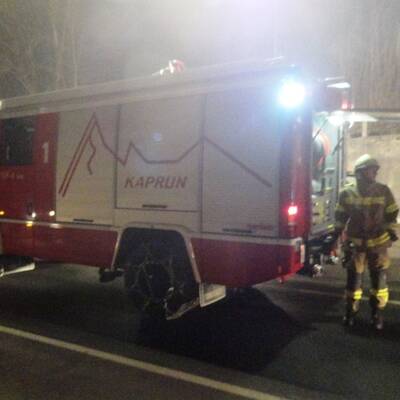 Mann tötet Ehefrau und rast in Tunnelwand