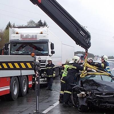 Etwa 50 Fahrzeuge rasten ineinander. 11 Menschen wurden verletzt.