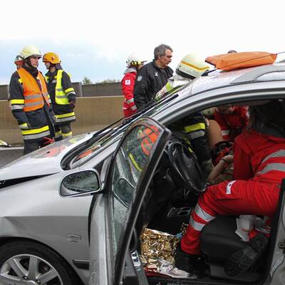 Etwa 50 Fahrzeuge rasten ineinander. 11 Menschen wurden verletzt.