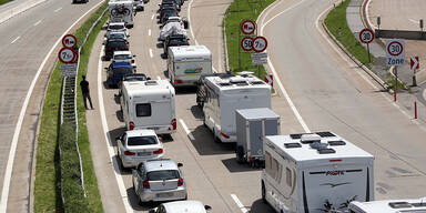 Kilometerlanger Stau vor dem Karawankentunnel