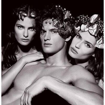 Karl Lagerfeld fotografierte den neuen Pirelli-Kalender