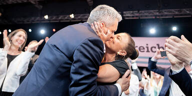 Karl Nehammer und Kathi Nehammer beim &Ouml;V-Parteitag