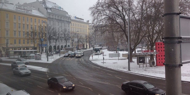 Schnee legt das Land lahm