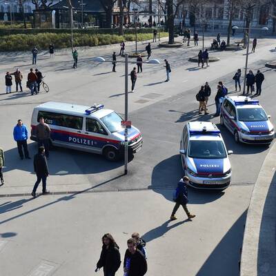Bomben-Alarm am Karlsplatz