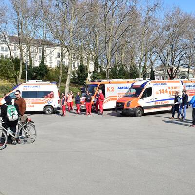 Bomben-Alarm am Karlsplatz