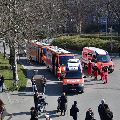 Bomben-Alarm am Karlsplatz