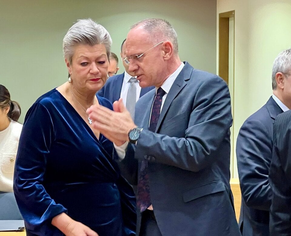 Ylva Johansson und Innenminister Gerhard Karner beim Rat in Brüssel.