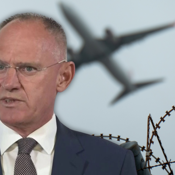 Karner präsentiert Schlepperbericht und Abschiebebilanz