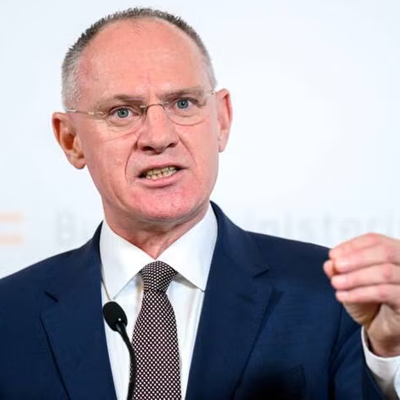 Karner forciert Abschiebe-Offensive nach Syrien und Afghanistan