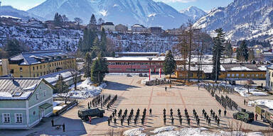 Soldat und J&auml;ger qu&auml;lten Dachs in Kaserne zu Tode