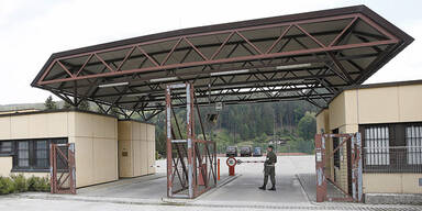 Mikl öffnet erste Kaserne