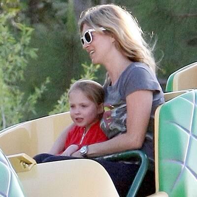 Kate im Vergnügungspark