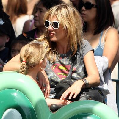 Kate im Vergnügungspark