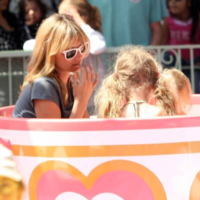 Kate im Vergnügungspark