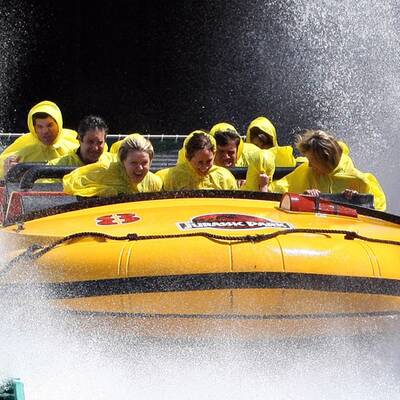 Kate im Vergnügungspark