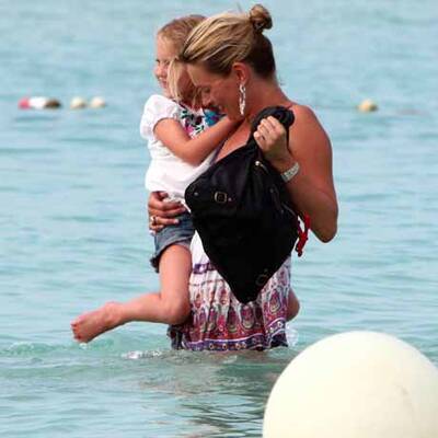 Kate Moss auf Formentera: Busenblitzer