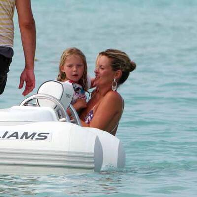 Kate Moss auf Formentera: Busenblitzer